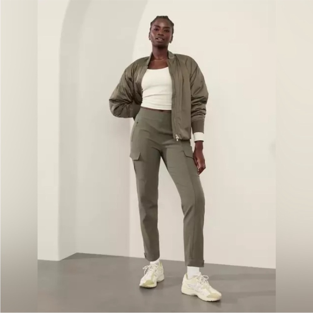 NWT Athleta Women’s Endless High Rise Cargo Pants Olive size 12 - Picture 6 of 13